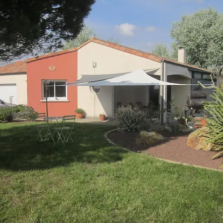 Bed & Breakfast D'hotes - Acrifolia Aigrefeuille-sur-Maine
